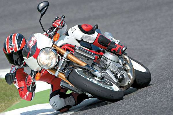 Ducati Monster S4 заезд на треке