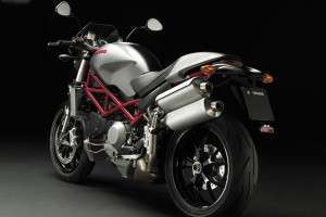 Ducati Monster S4 вид с зади