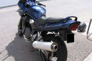 Мотоцикл Suzuki GSF 1200 S Bandit вид с зади