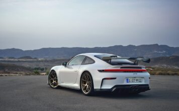 Porsche 911 GT3 2025: Эволюция Взрывной Силы и Аэродинамической Гравитации