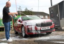 Правда про автомийки: Захист лакофарбового покриття