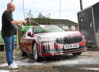 Die Wahrheit über Autowaschanlagen: Schützen Sie Ihre Lackierung