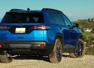 Jeep Cherokee ritorna nel 2026: una reinvenzione ibrida