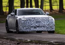 Jaguar робить ставку на електромобілі: жодних гібридів, високі ставки