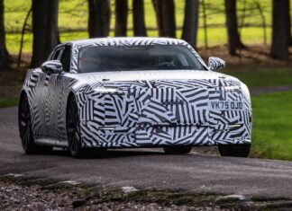 Jaguar redouble d’efforts pour un avenir entièrement électrique : pas d’hybrides, des enjeux élevés