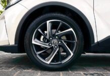 Toyota C-HR: Недооцінений позашляховик, що виділяється