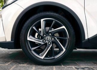 Toyota C-HR: Недооцененный внедорожник, который выделяется