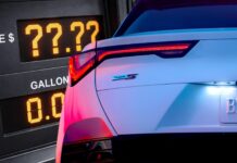 Ціни на бензин, що ростуть: коли $7 за галон нарешті змусять водіїв пересісти на електромобілі?