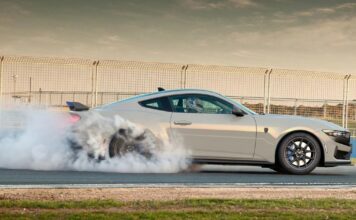 Ford представила лімітовану версію Mustang Dark Horse у колаборації з Triple Eight Racing