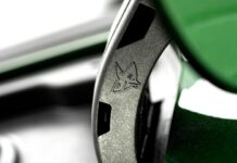 Opel Ховає Акул в Автомобілях: 20-річна Традиція Пасок