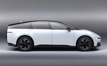 Привид у машині: скасований трирядний електричний позашляховик Ford