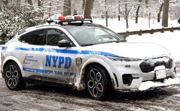 NYPD obviněn z použití trestů za přestup k odvetě proti důstojníkovi