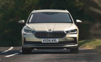 Різниця в £18? Порівняння лізингових пропозицій на Skoda Superb та Octavia