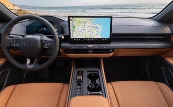 Усередині 2026 моделі Lexus ES Hybrid