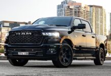 Новый RAM 1500 Express Black: как доступная версия бьет по карману Ford