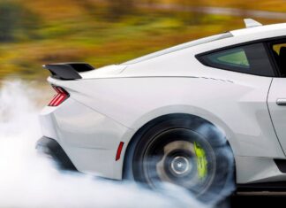 De Mustang: de enige Amerikaanse prestatieauto die nog overeind staat
